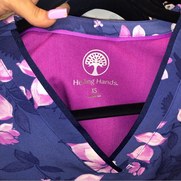 Healing Hands Purple Label Grosgrain Ribbon V-Neck purple floral pattern scrub - Picture 10 of 11